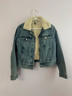 Divided Jacket, Size 10. Suitable for ages 9-10 years.